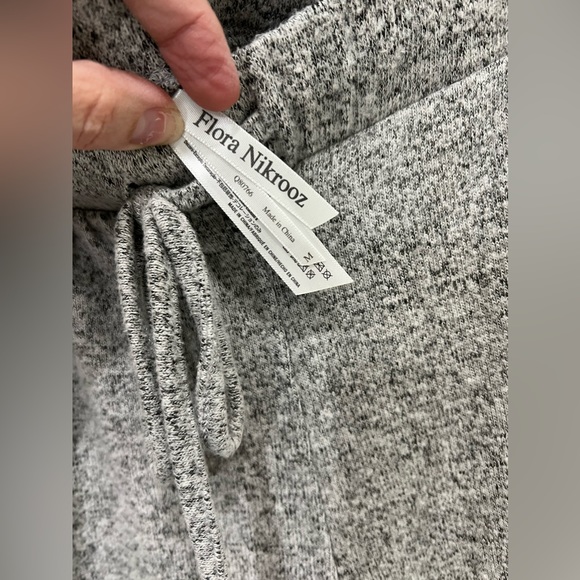 Light Sweater top and jogger pants - Picture 4 of 7